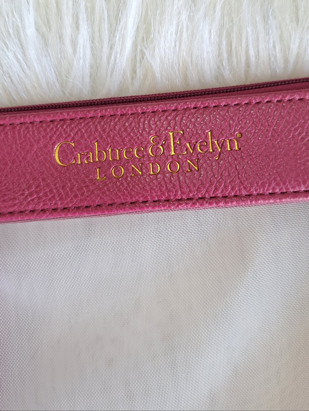 Lg Victoria's Secret Duffel Bag - Picture 12 of 12